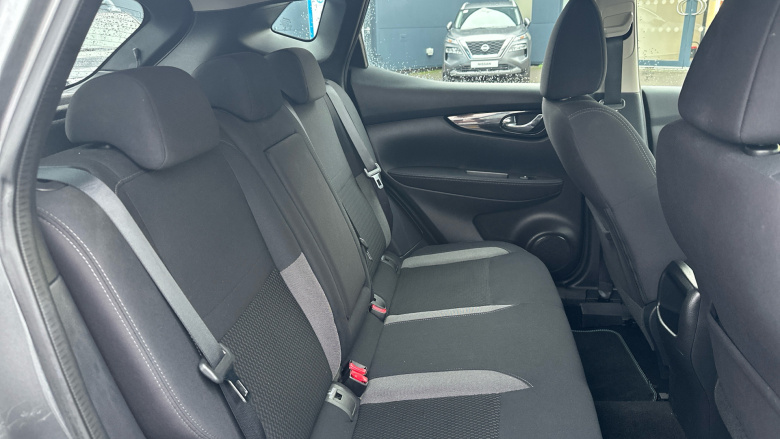 Nissan Qashqai 1.3 DiG-T Acenta Premium 5dr Petrol Hatchback